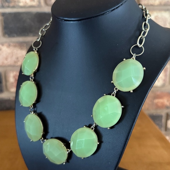 Premier Designs Green faceted cabochon gold tone statement necklace - Picture 2 of 4